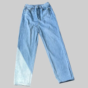 American  Eagle Light Wash High Waist Baggy Jean Distressed